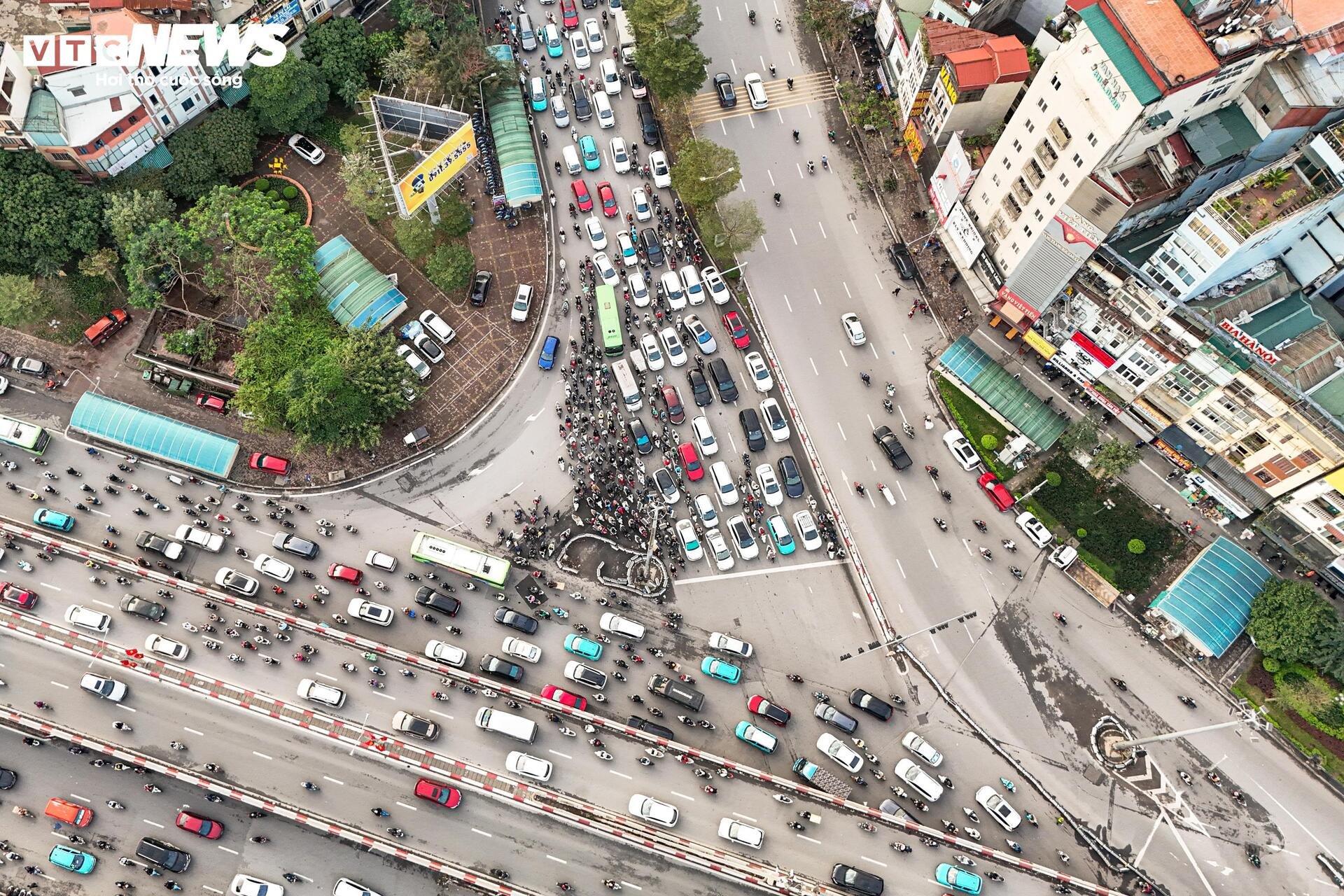 Hiện trạng đường Láng trước đề xuất mở rộng lên gần 54m - 5