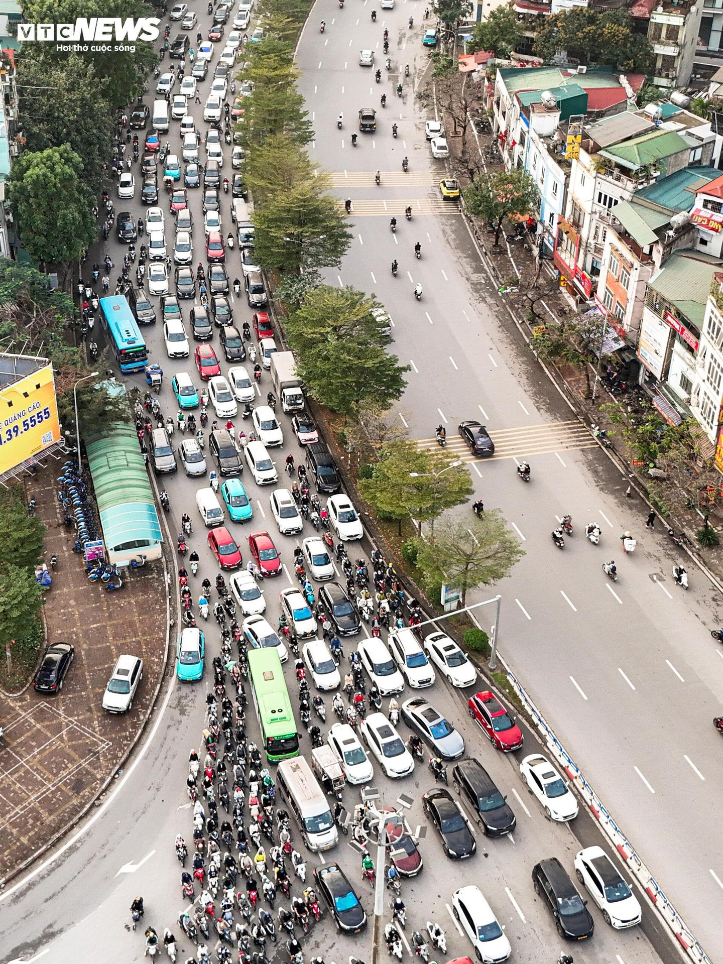 Hiện trạng đường Láng trước đề xuất mở rộng lên gần 54m - 6