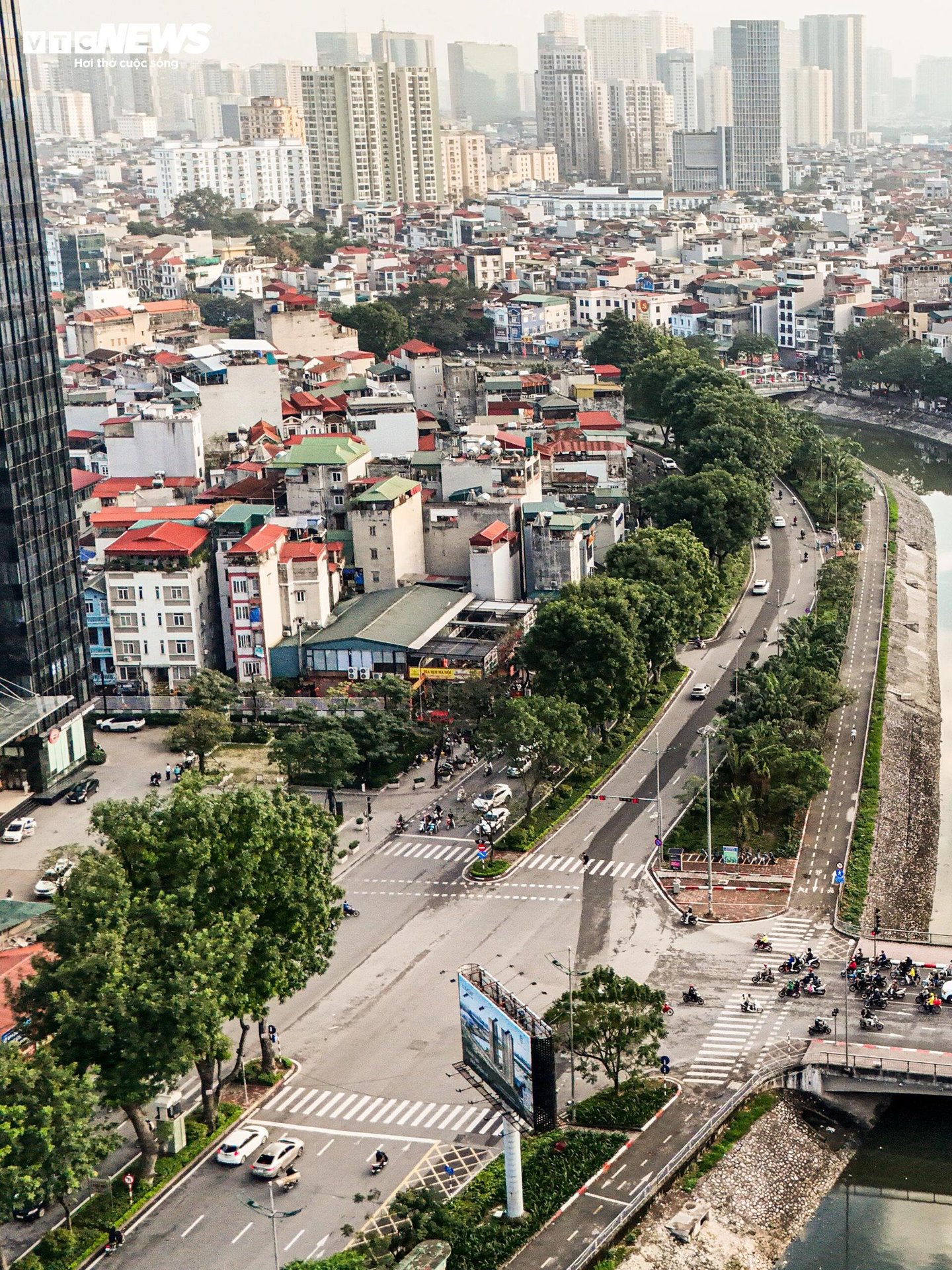 Hiện trạng đường Láng trước đề xuất mở rộng lên gần 54m - 7