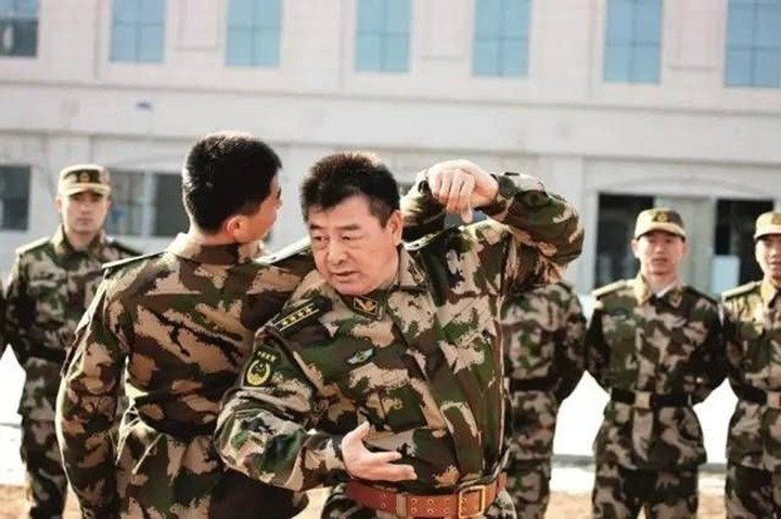 Đỗ Chấn Cao giảng dạy võ thuật cho cảnh sát Trung Quốc