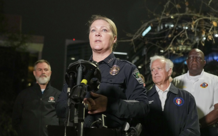 Cảnh sát trưởng Austin, bà Lisa Davis cung cấp thông tin về vụ nổ súng. (Nguồn: AP)