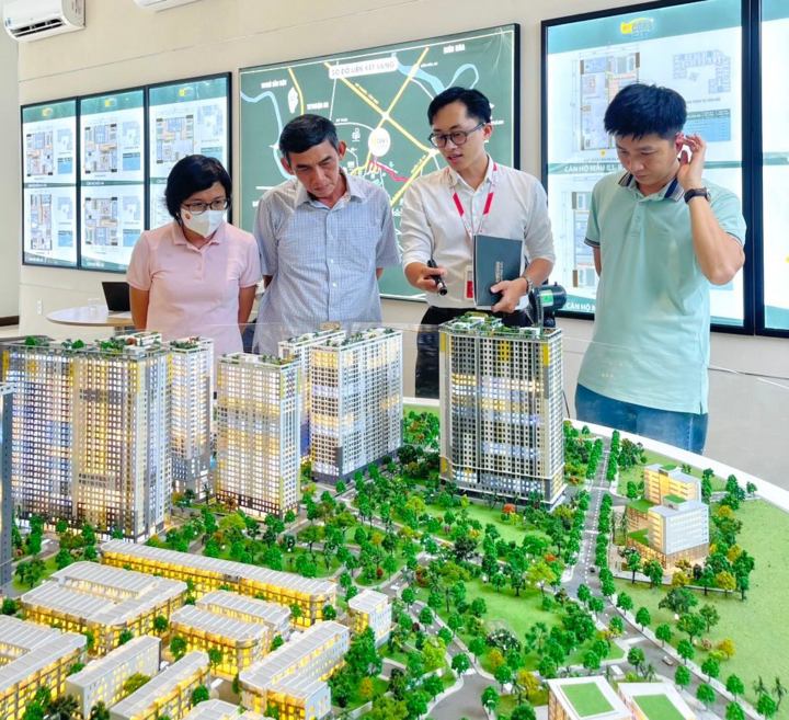 Lãi suất ngân hàng tăng khiến giao dịch bất động sản ở TP.HCM có dấu hiệu trầm lắng. (Ảnh: Đ.V)