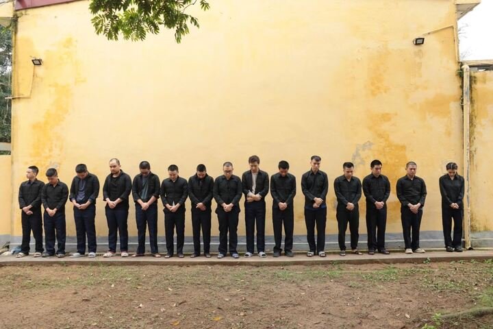 Nhóm 38 đối tượng sử dụng công nghệ cao trong đường dây Xôi Lạc TV. (Ảnh: Công an Hưng Yên)