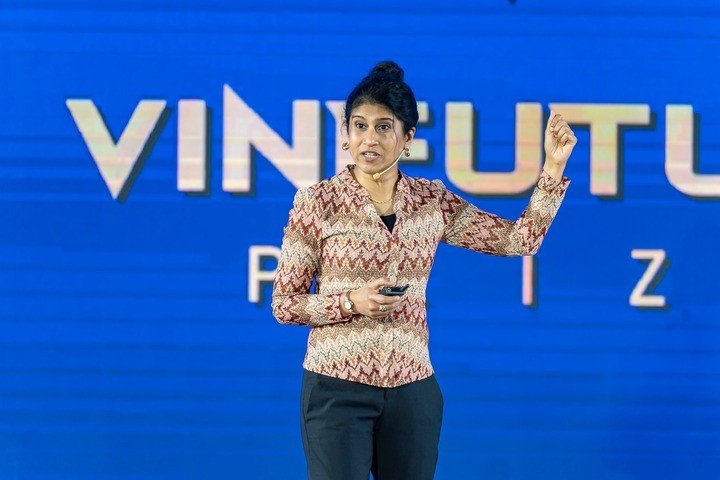 TS. Jayshree Seth tham dự và trình bày tại chuỗi tọa đàm 