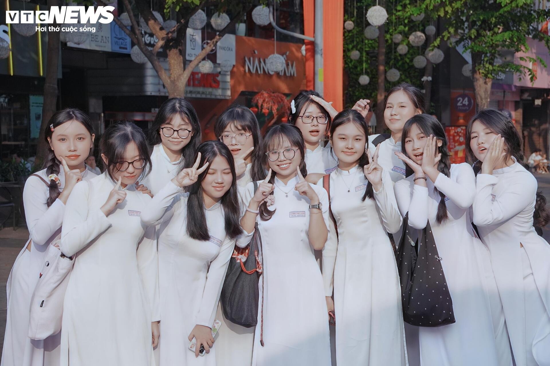 3.000 người đồng diễn áo dài trên phố đi bộ Nguyễn Huệ ngày 8/3 - 8