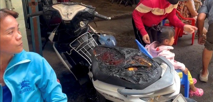 Tài sản có giá trị bị cháy, hư hỏng nặng. (Ảnh: B.L)