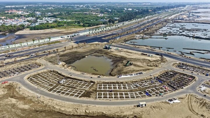 Đường vượt biển Cần Giờ - Vũng Tàu dài hơn 14km có điểm đầu tại khu đô thị lấn biển Cần Giờ - xã Cần Giờ.