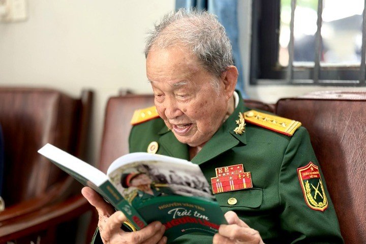 Đại tá Nguyễn Văn Tàu (Huyền thoại tình báo Tư Cang) ở tuổi 98.