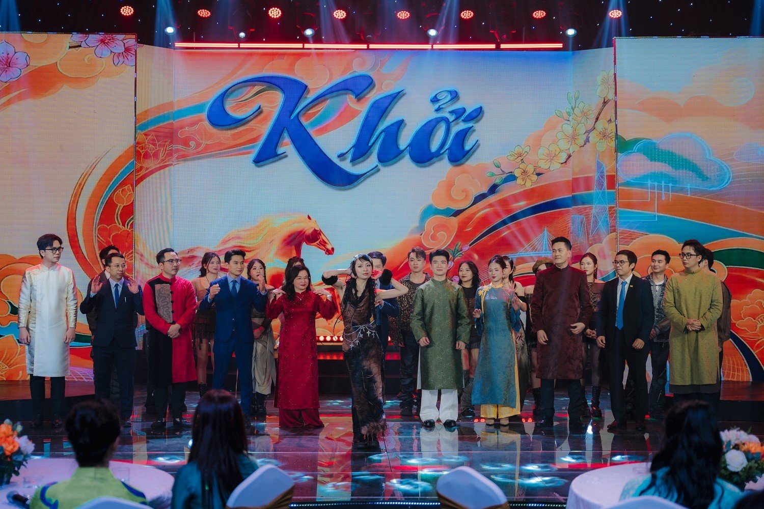 Hạnh phúc như nhân viên SHB: Vừa xem show xịn, vừa rinh lộc mang về- Ảnh 3.