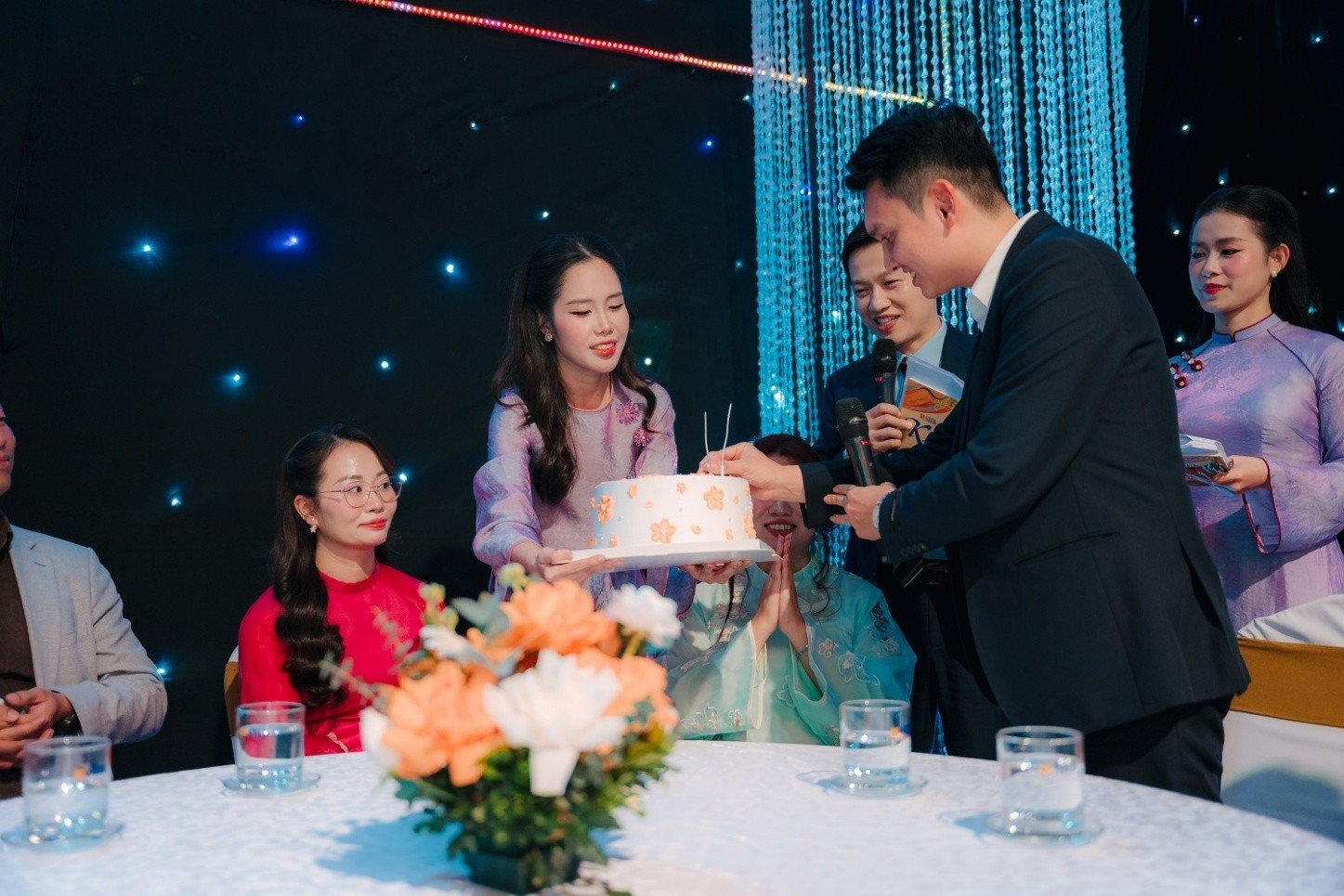 Hạnh phúc như nhân viên SHB: Vừa xem show xịn, vừa rinh lộc mang về- Ảnh 4.