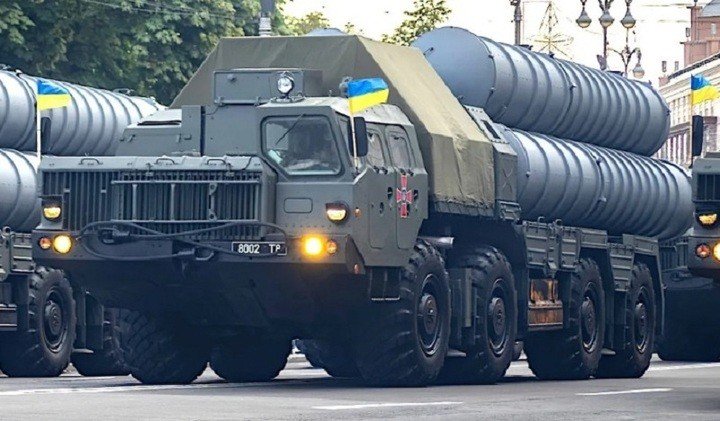 Hệ thống phóng từ máy bay phòng không S-300PS PT của Không quân Ukraine. Ảnh Military Watch