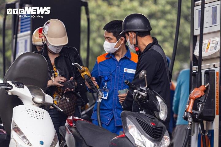 Bộ Công Thương đang đề xuất cơ chế trích Quỹ bình ổn giá xăng dầu khi giá bán lẻ trong nước tăng liên tiếp trong một tháng với mức cộng dồn từ 20% trở lên.