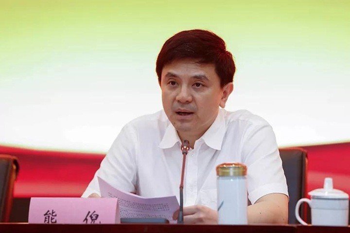 Hùng Nghê hiện làm tại Cục Thể thao tỉnh Hồ Nam.