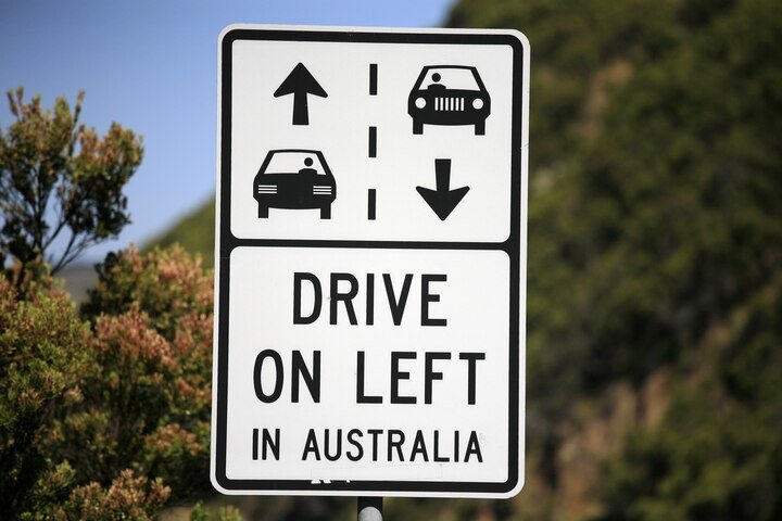 Australia là số ít quốc gia vẫn giữ thói quen lái xe làn trái. (Ảnh: AUTraffic)
