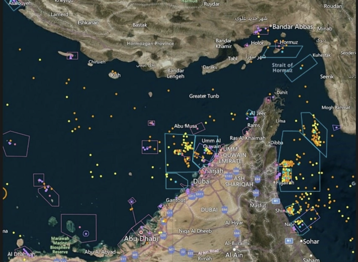 Các tàu tránh đi qua eo biển Hormuz. (Ảnh: LSEG, Reuters)
