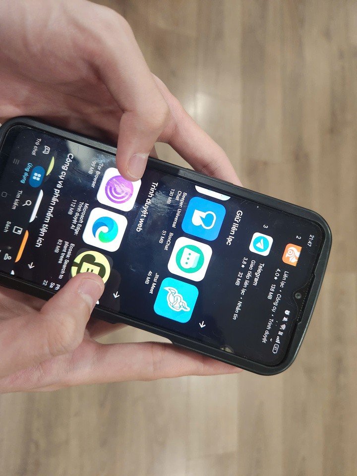 Trên các kho ứng dụng xuất hiện nhiều nền tảng mạng xã hội hoạt động theo cơ chế mở. (Ảnh: MH)