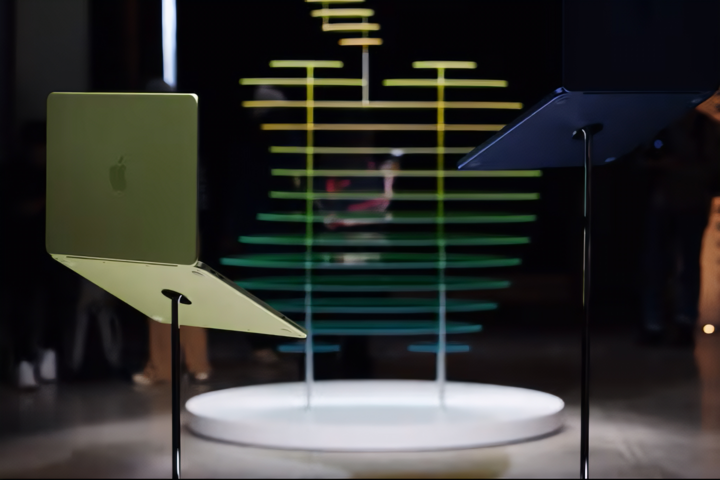 MacBook Neo được trưng bày tại sự kiện ra mắt ở New York. (Nguồn: Reuters)