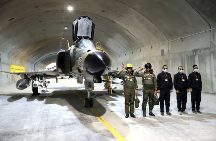 Một tiêm kích tại căn cứ không quân ngầm Eagle 44 tại Iran. (Nguồn: Reuters)