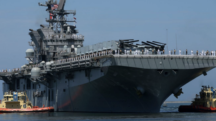 Tàu USS Tripoli hoạt động như một “tàu sân bay hạng nhẹ”. (Ảnh: Reuters)