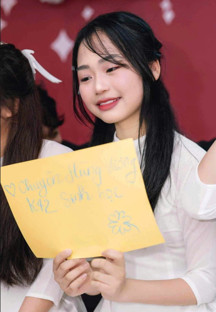 Nguyễn Thị Cẩm Tú, học sinh lớp 11 chuyên Sinh - Trường THPT Chuyên Hùng Vương, Phú Thọ. (Ảnh: NVCC)