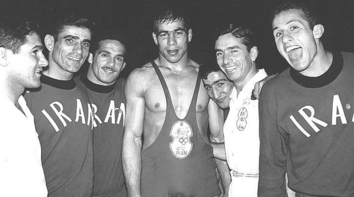 Gholamreza Takhti (ở giữa) giành nhiều danh hiệu tại các giải vô địch thế giới và huy chương Olympics. (Nguồn: Global Voice)