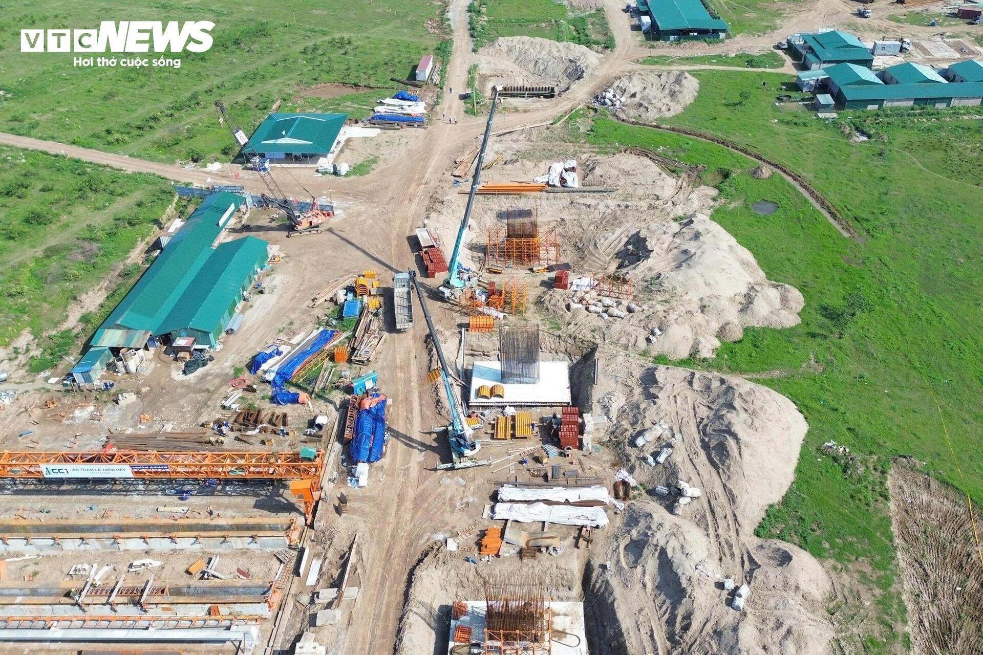 Đại công trường cầu Hồng Hà vượt sông Hồng sau 5 tháng thi công - 8