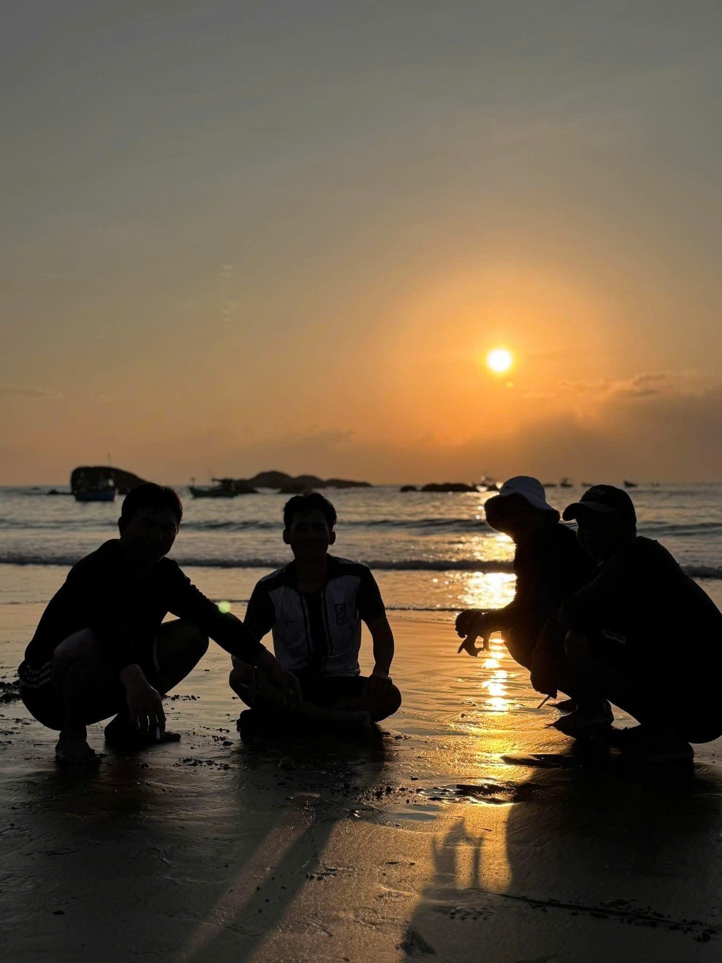 Sinh kế biển lung lay, trụ cột trong gia đình 'đổi chỗ' - 2