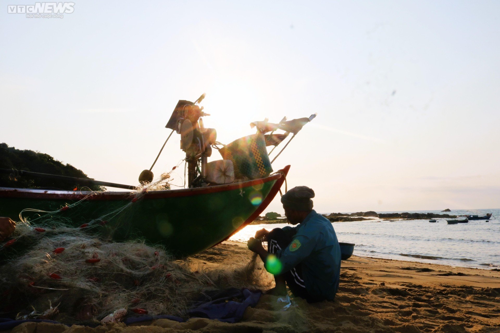 Sinh kế biển lung lay, trụ cột trong gia đình 'đổi chỗ' - 3