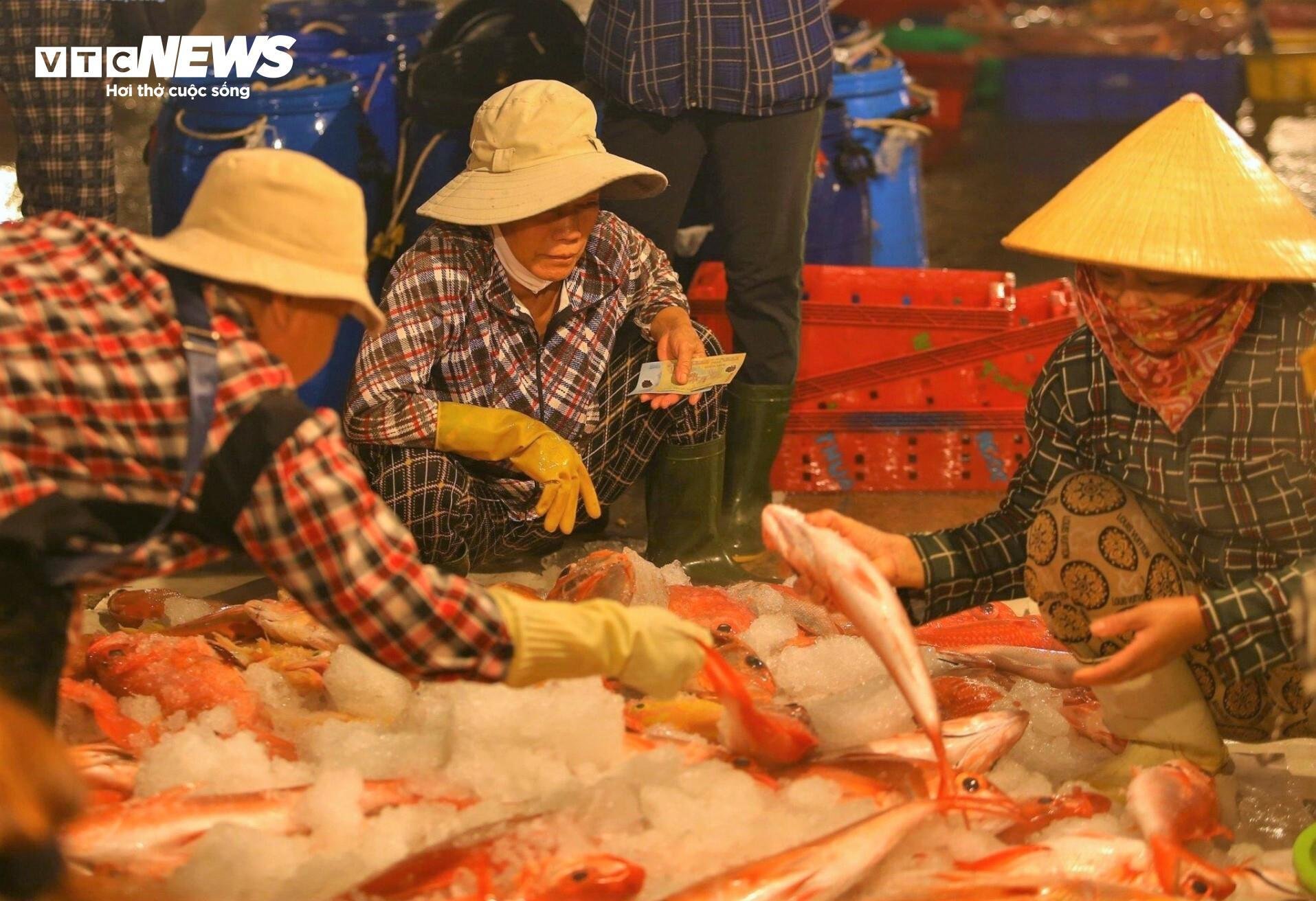 Sinh kế biển lung lay, trụ cột trong gia đình 'đổi chỗ' - 4