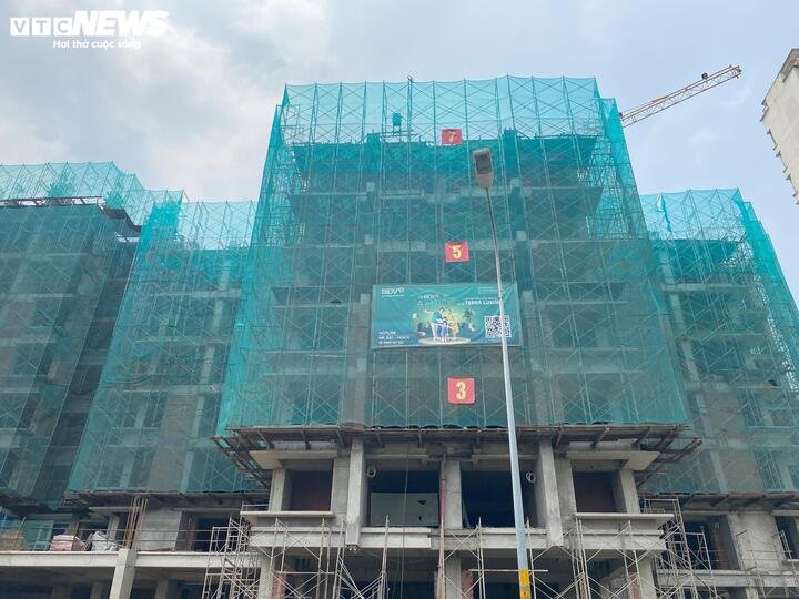 Lãi suất ngân hàng tăng cao cũng là rào cản lớn đối với người mua nhà. (Ảnh: Đại Việt)