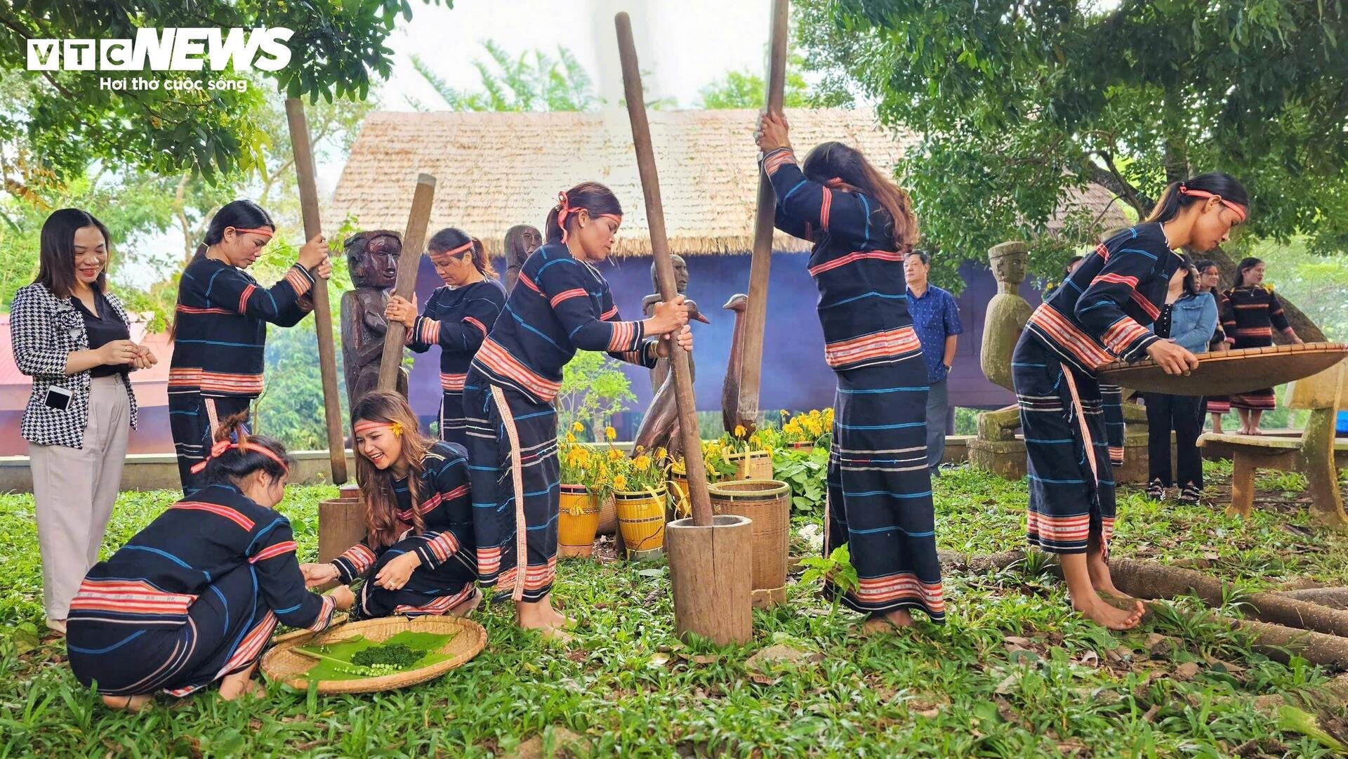 Từ bến cá đến đại ngàn: Khơi nguồn bình đẳng giới bằng quyền tự chủ kinh tế - 3