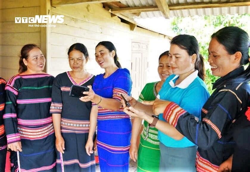 Từ bến cá đến đại ngàn: Khơi nguồn bình đẳng giới bằng quyền tự chủ kinh tế - 4