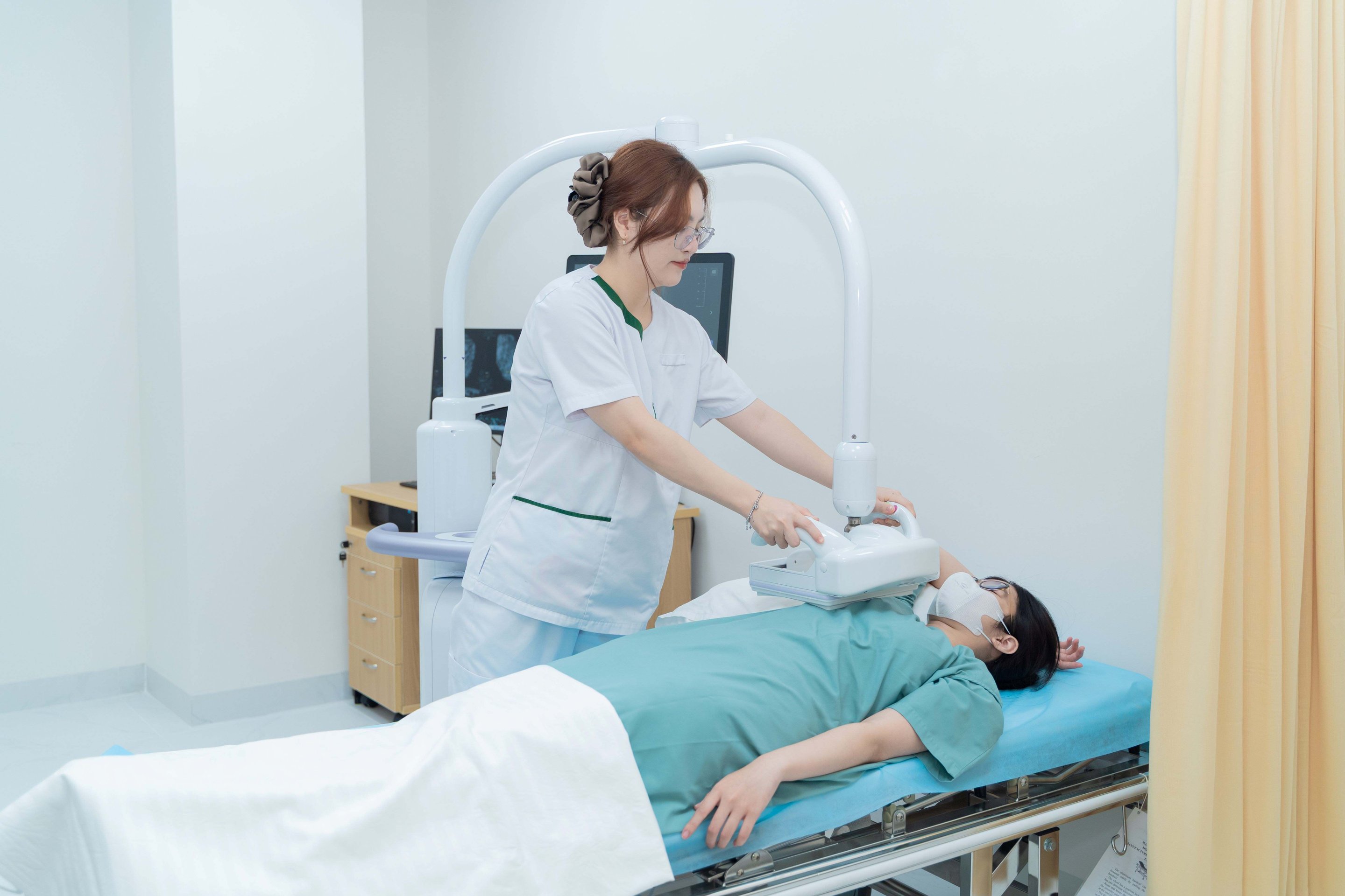 21-1774060689-cap-mat-vang-trong-tam-soat-ung-thu-vu-tai-benh-vien-vinmec-ocean-park-2