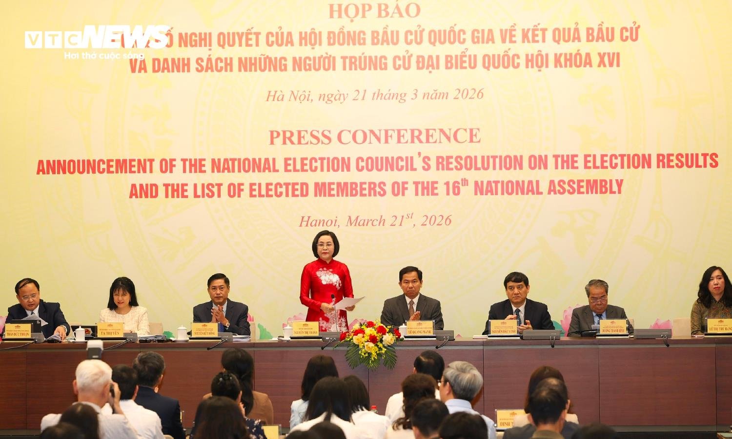 Phó Chủ tịch Quốc hội Nguyễn Thị Thanh chủ trì họp báo.