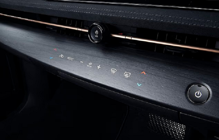 Nút cảm ứng không gây được thiện cảm với nhiều người lái. (Ảnh: Nissan)