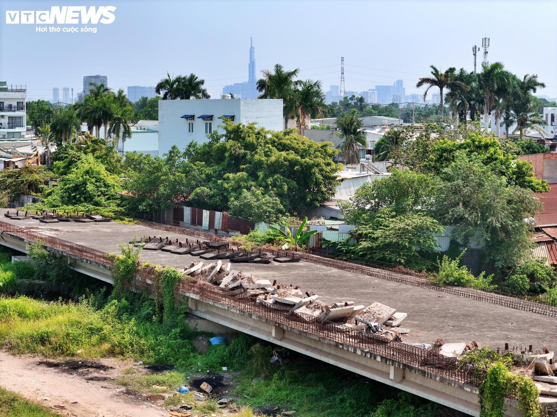 Công trường Vành đai 2 TP.HCM vắng lặng sau 3 tháng tái khởi động - 4