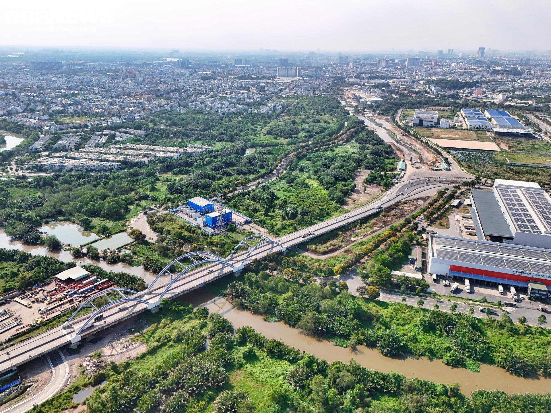 Công trường Vành đai 2 TP.HCM vắng lặng sau 3 tháng tái khởi động - 9