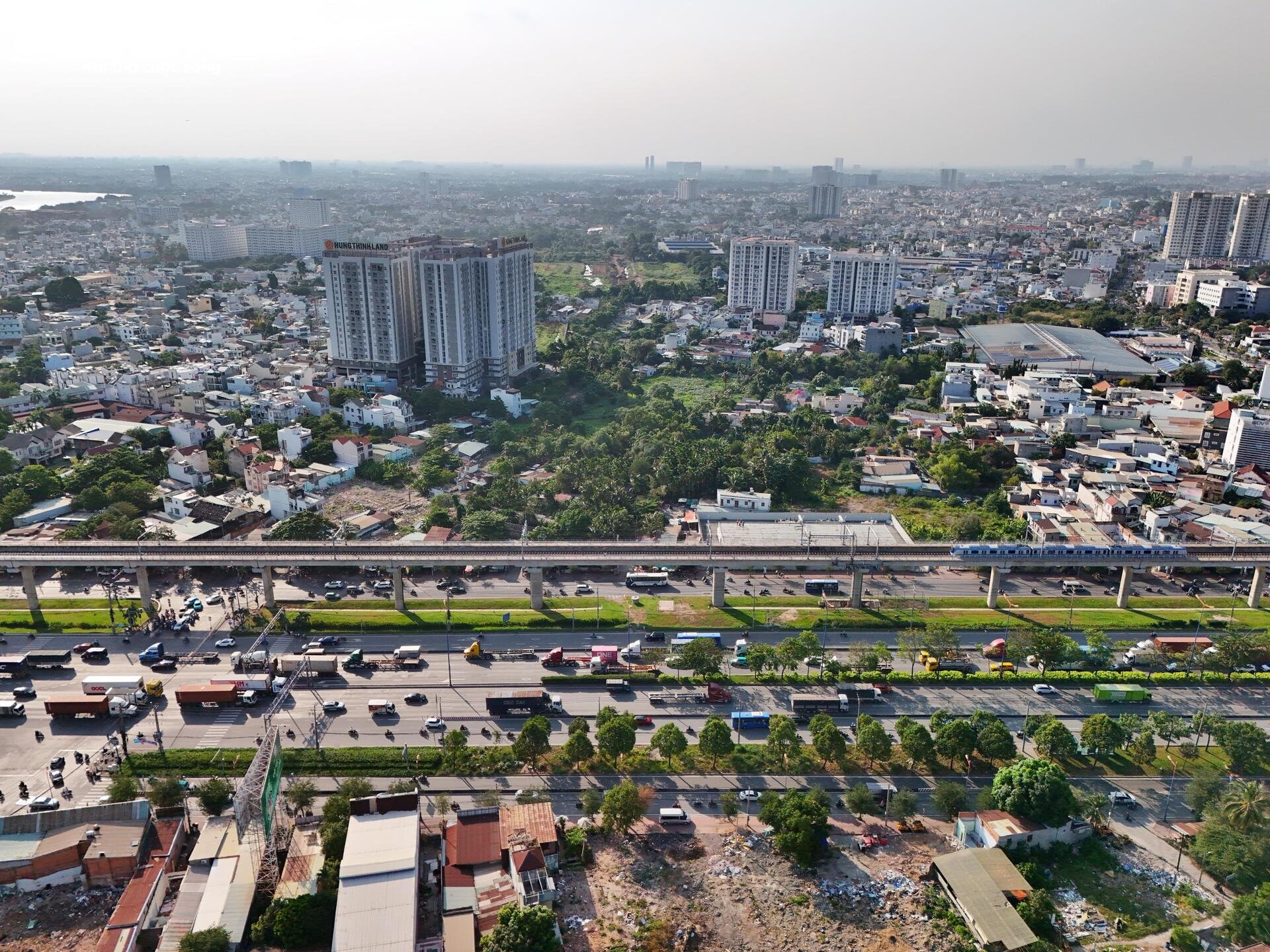 Công trường Vành đai 2 TP.HCM vắng lặng sau 3 tháng tái khởi động - 14