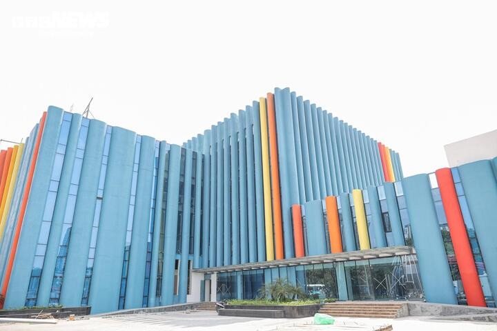 Theo thiết kế, khi đi vào hoạt động, nhà hát dự kiến có khoảng 1.032 chỗ ngồi, phục vụ đa dạng loại hình nghệ thuật như kịch, ca, múa, nhạc, đồng thời được bố trí đầy đủ các không gian luyện tập, phụ trợ, dịch vụ và điều hành.