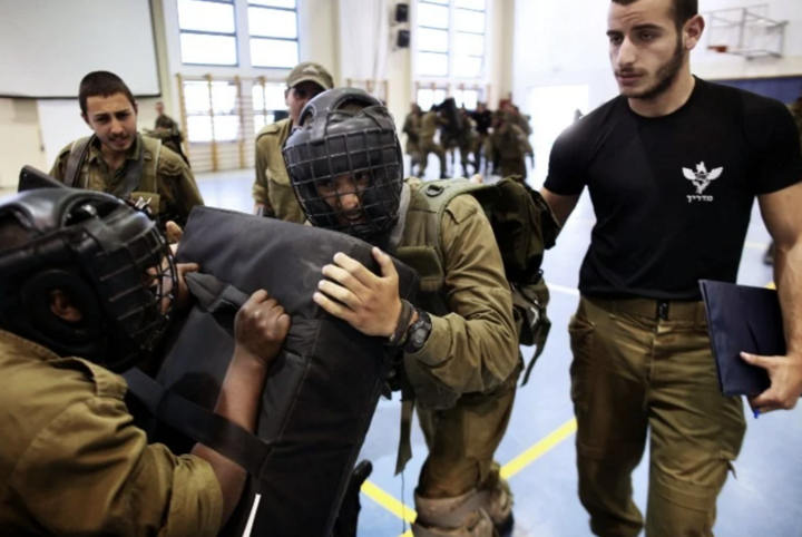 Các binh sĩ thuộc Lực lượng Phòng vệ Israel (IDF) tham gia huấn luyện Krav Maga. (Nguồn: Times of Israel)