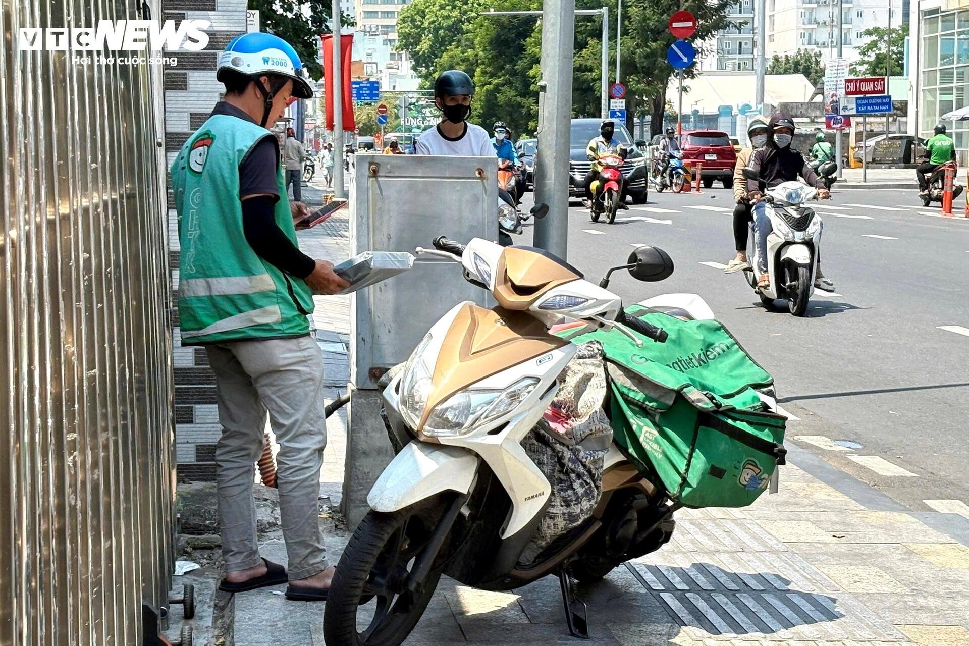 Giá xăng ép người dân tính lại từng đồng cho mỗi chuyến đi - 2