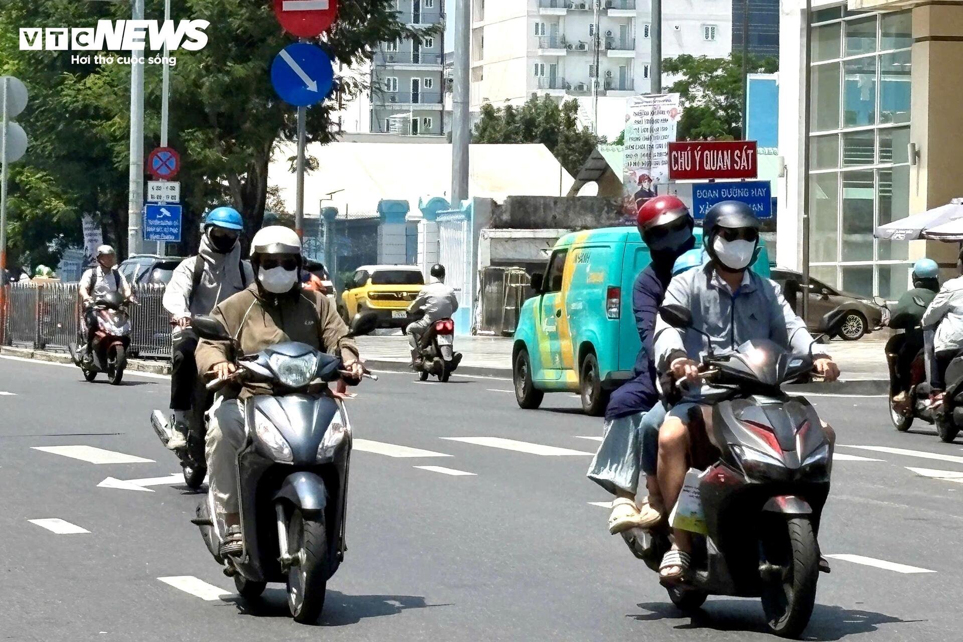 Giá xăng ép người dân tính lại từng đồng cho mỗi chuyến đi - 6