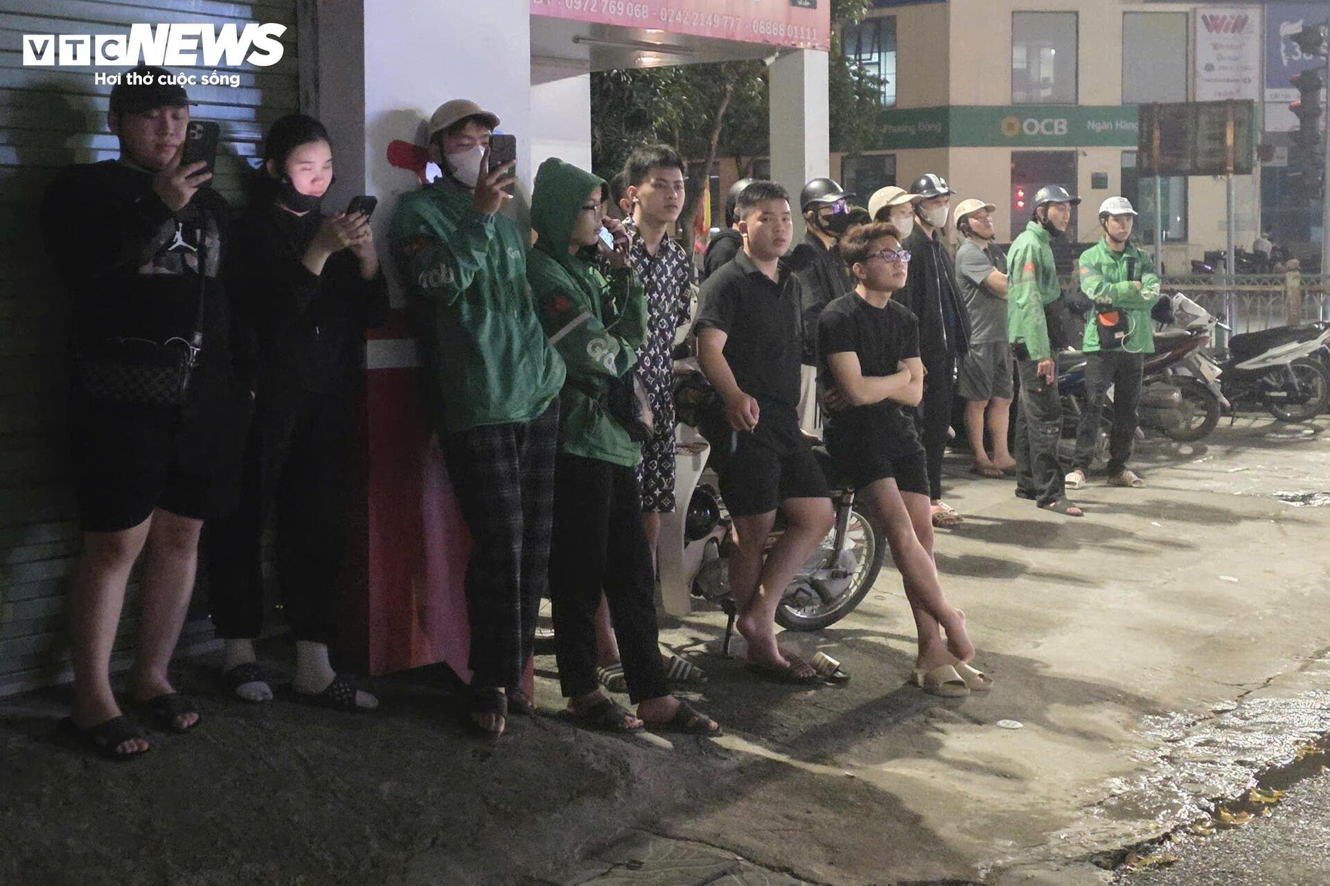 Hiện trường ô tô 'điên' tông liên hoàn khiến 2 người bị thương - 10