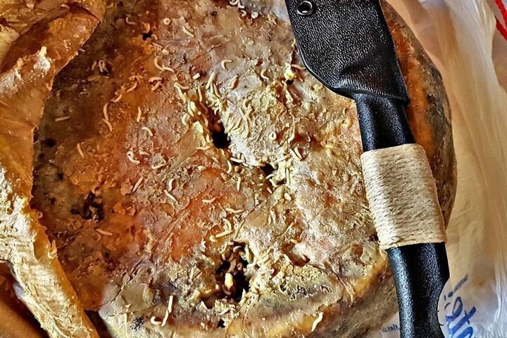 Những chú giòi lúc nhúc thật sự khiến thực khách phải nhắm mắt mà ăn. (Ảnh: Chef'sPizza)