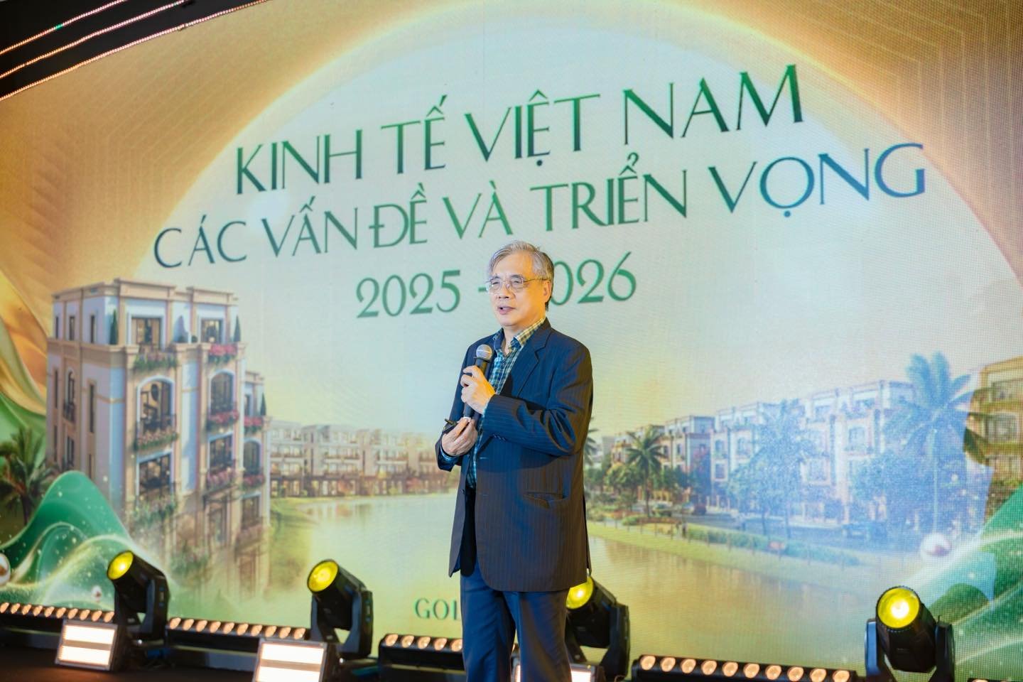 26-1774495525-vinfast-phu-xanh-vietbuild-2026-voi-dan-o-to-xe-may-dien-va-he-sinh-thai-nang-luong-xanh