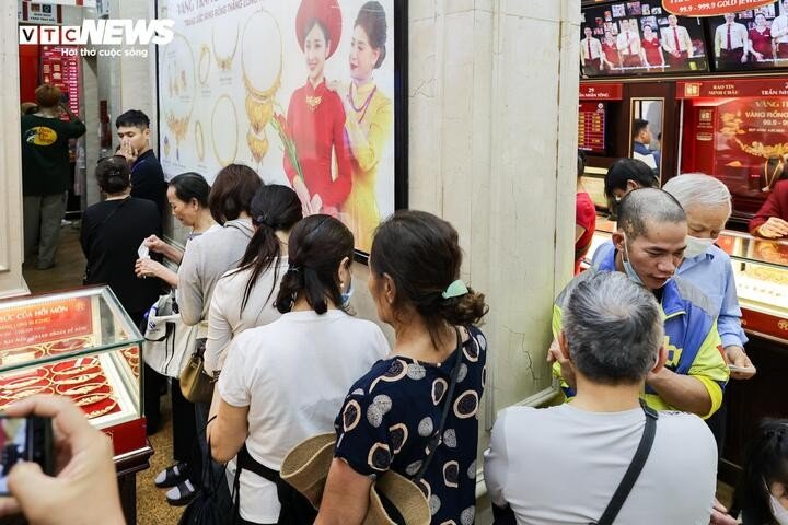 Bảo Tín Minh Châu mở cửa trở lại, khách được mua tối đa 2 chỉ, nhận vàng ngay - 11