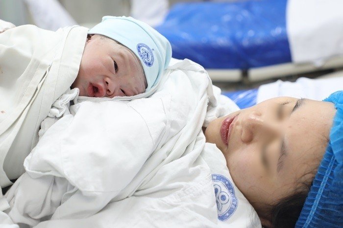 Sản phụ sinh con tại Bệnh viện Phụ sản Trung ương.