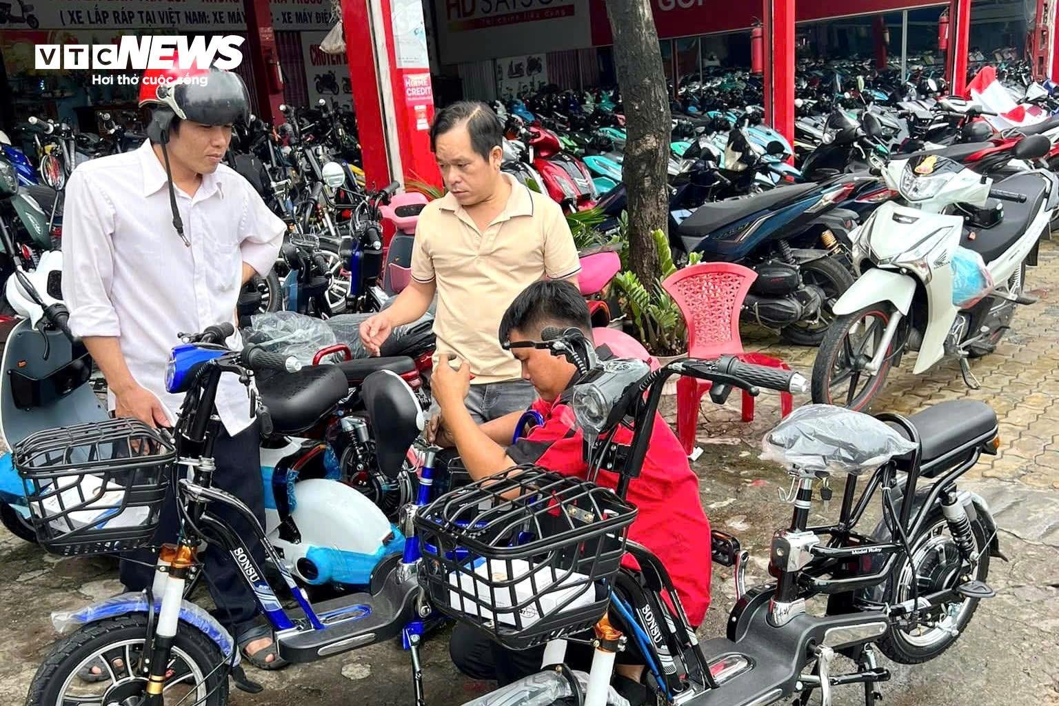 Giá xăng tăng: 'Cú hích' cho lối sống xanh và tiết kiệm - 2