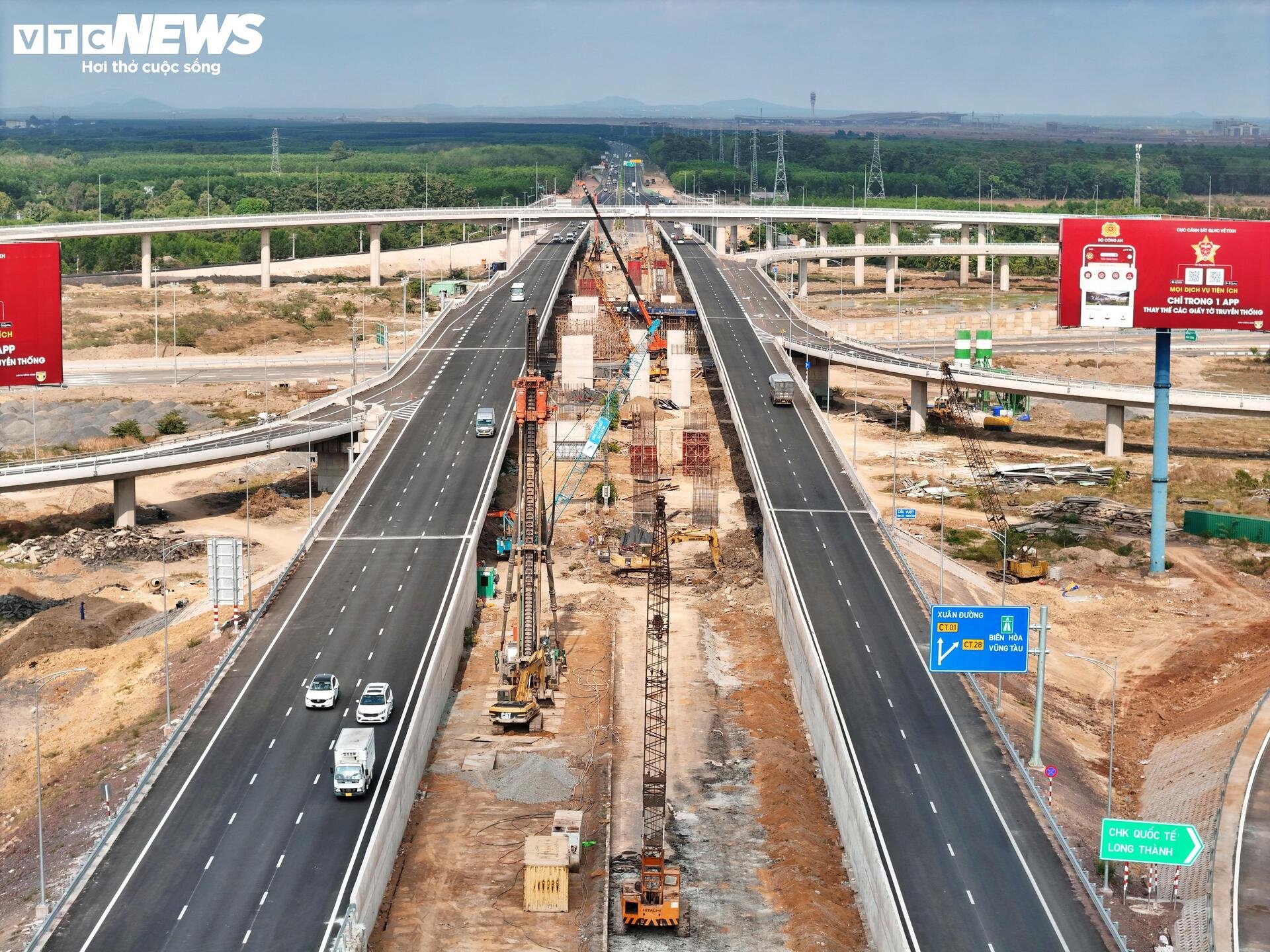 Cận cảnh cao tốc TP.HCM - Long Thành sau hơn nửa năm thi công mở rộng - 2