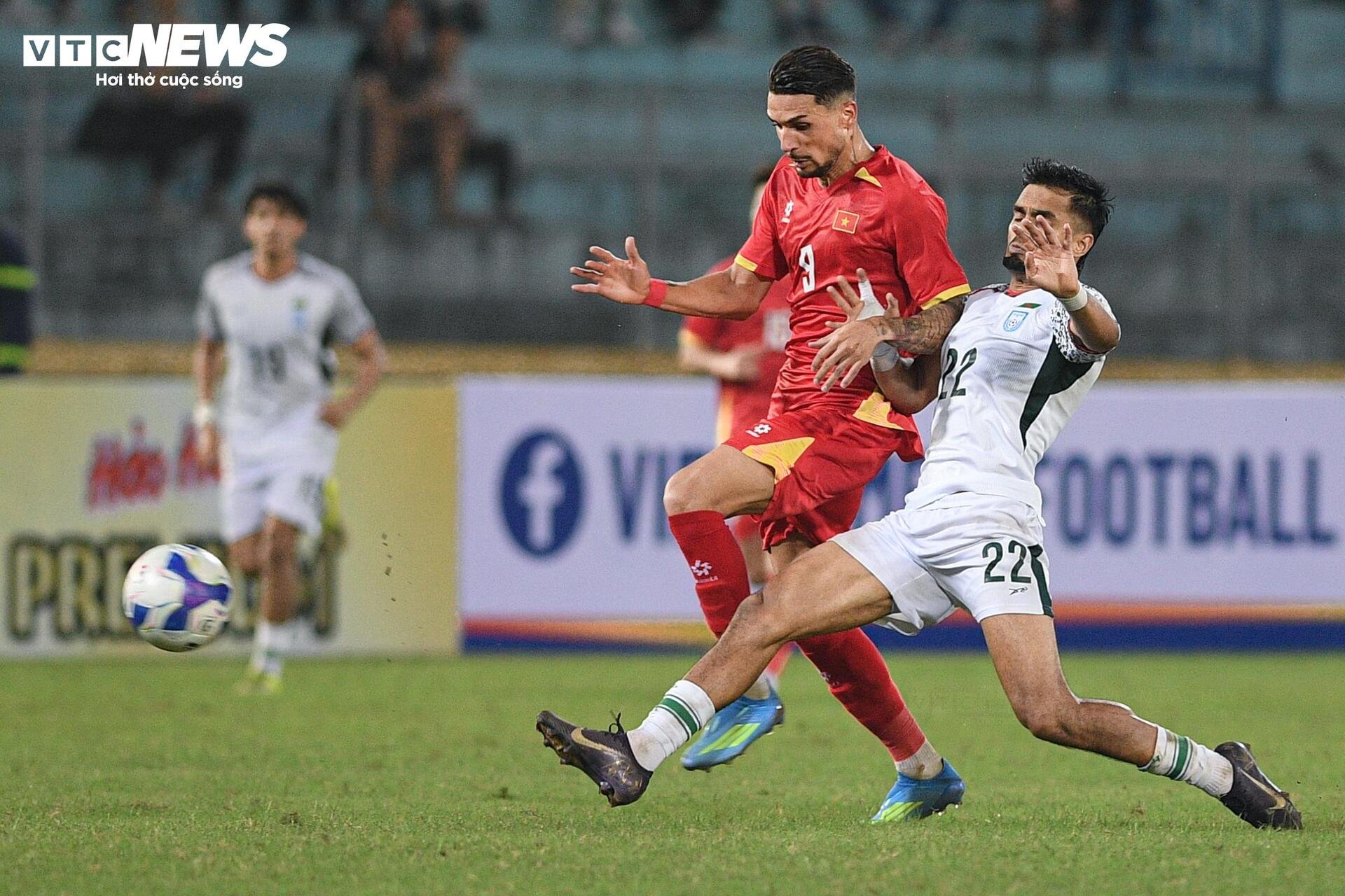 Dàn sao CLB Hà Nội bùng nổ, tuyển Việt Nam thắng dễ Bangladesh - 2